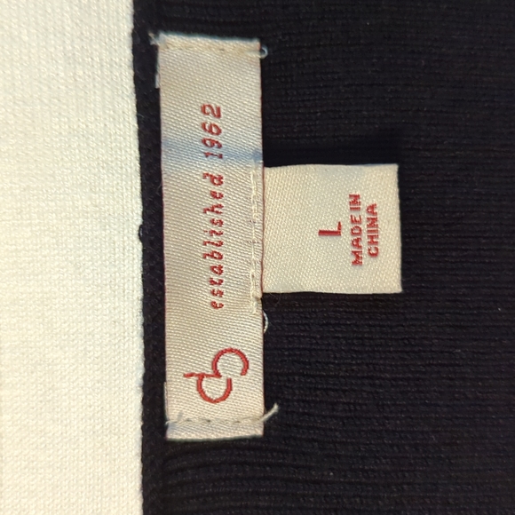 DB Established 1962 sz L Jet Black Top with White Trim & Button Accents - Picture 6 of 7